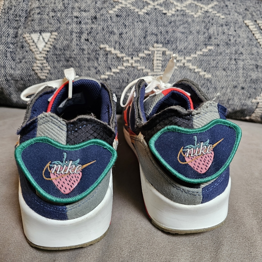 NIKE WOMEN'S AIR MAX 90 LEGACY SNEAKERS, size 8 - Picture 3 of 5